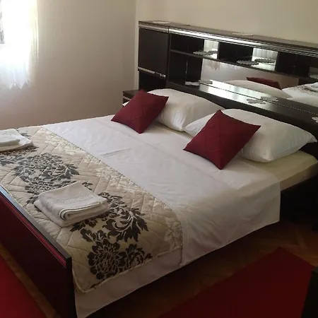 Haus In Sehr Ruhige Lage Novi Vinodolski